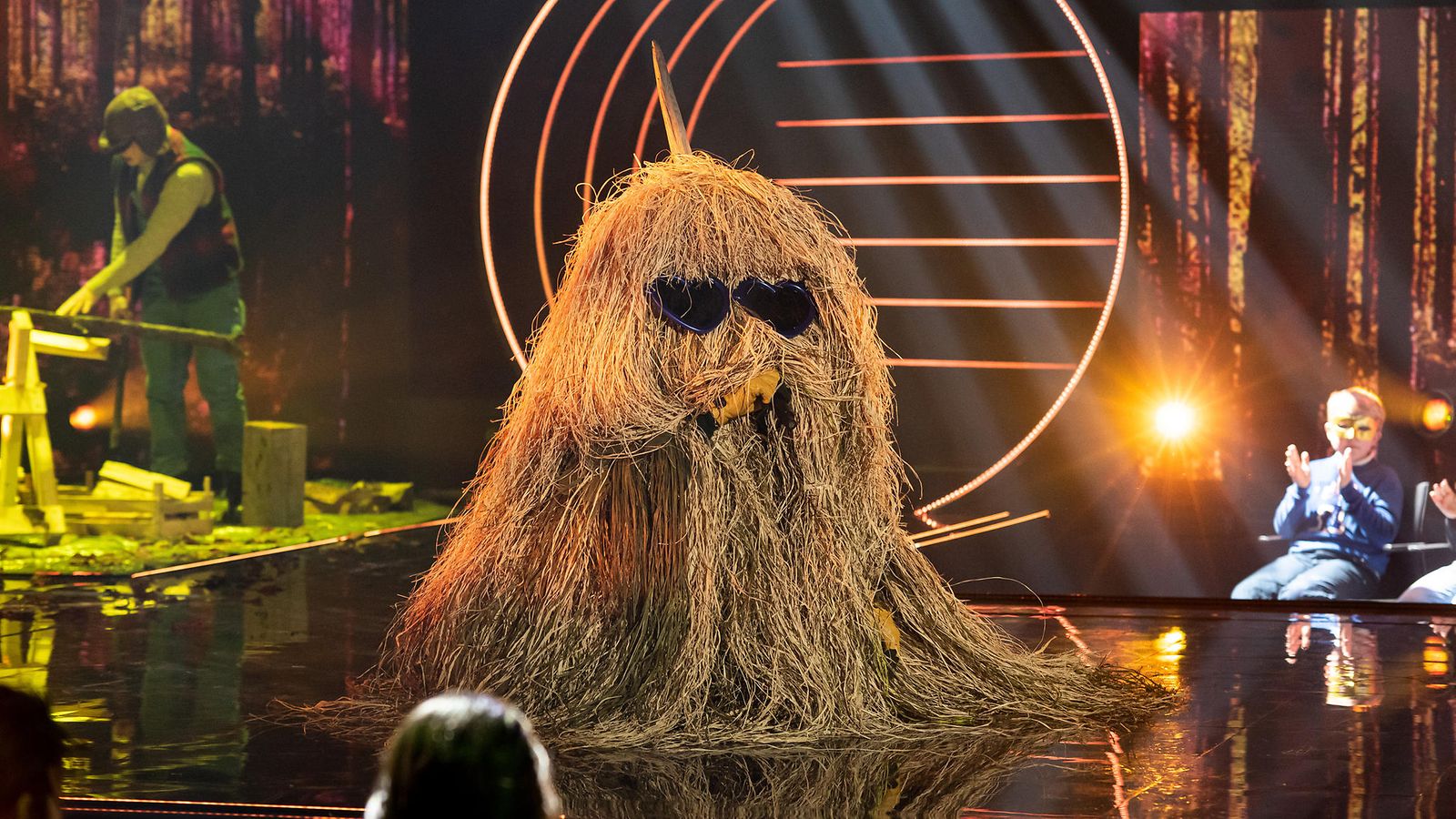 masked_singer_suomi_kausi_1_jakso_7_heinäseiväs_01_kuvaaja_saku_tiainen