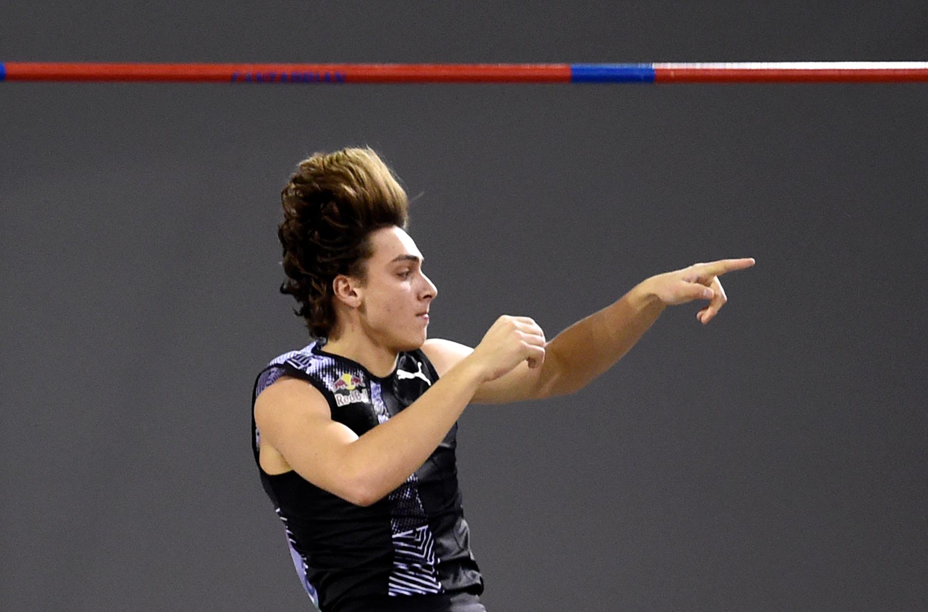 Ihmemies Armand Duplantis teki sen taas! Maailmanennätys jälleen heittämällä uuteen uskoon