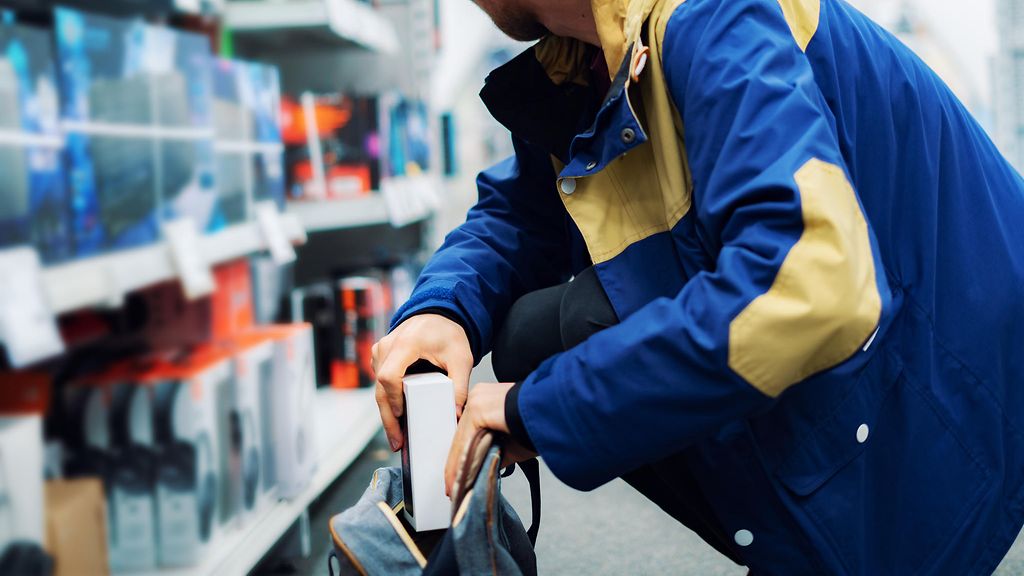 Näpistysten määrä noussut Helsingissä noin 50 prosenttia viime vuoteen verrattuna