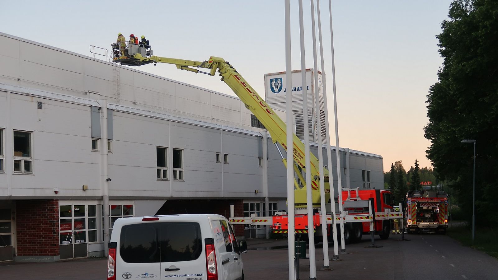 Pelastuslaitos-järvenpää-harjoitusjäähalli-tulipalo