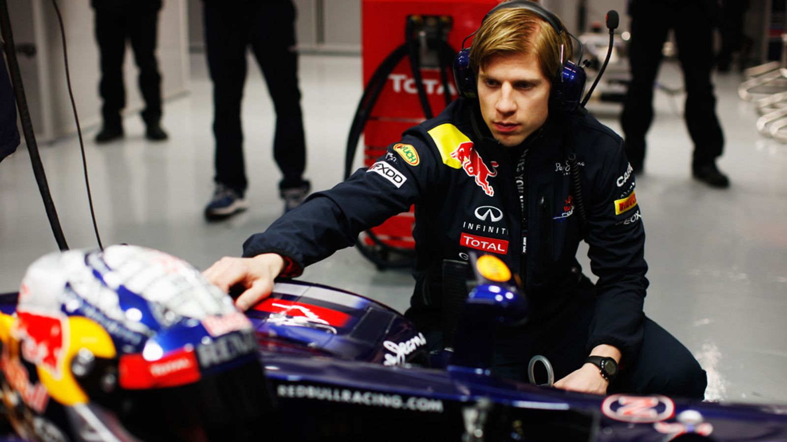 Heikki Huovinen ei saa enää jatkossa koskea Sebastian Vettelin autoon