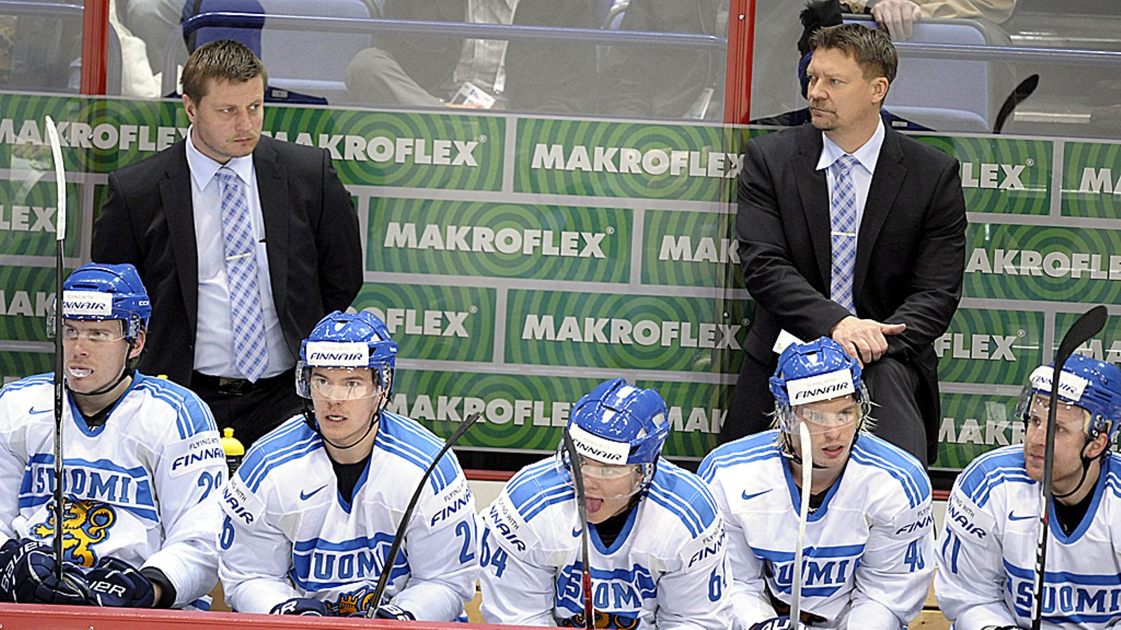 Leijona-pelaajia valmiina seuravaan vaihtoon MM-kisoissa.