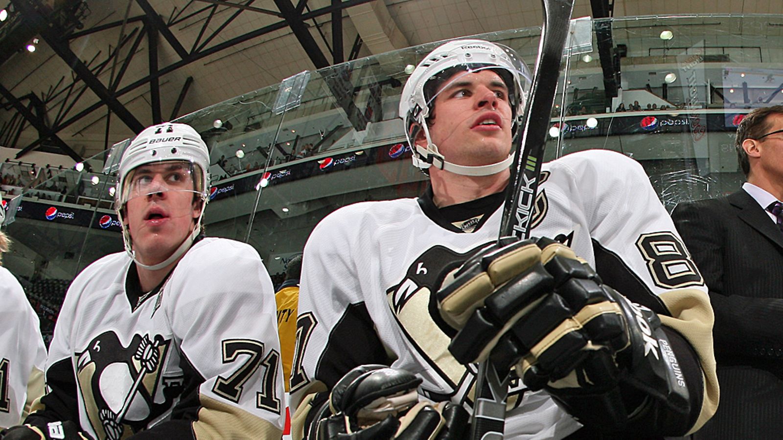 Jevgeni Malkin oli viime kauden paras pelaaja NHL:ssä. Onko Sidney Crosby sitä tällä kaudella?