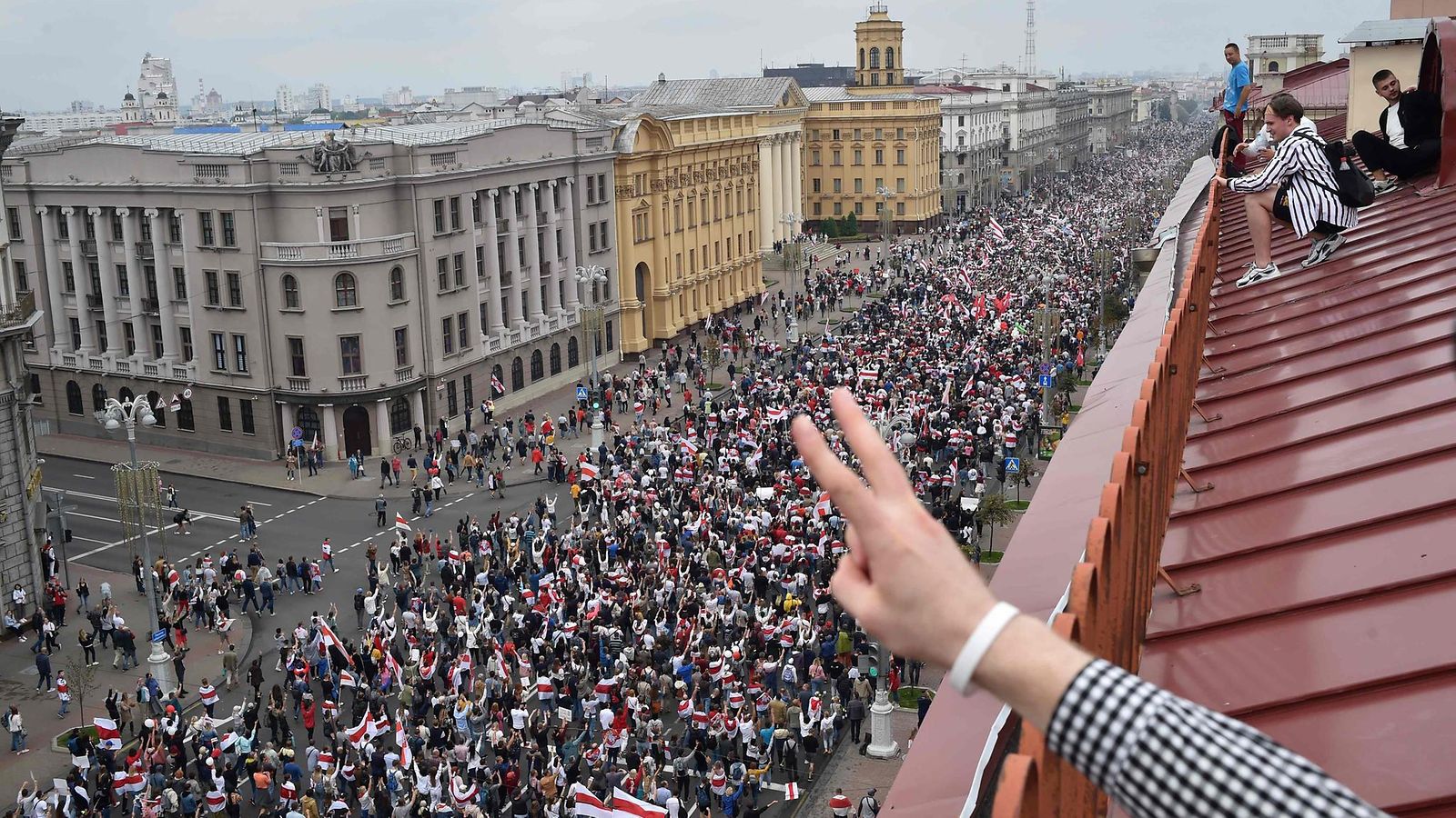 Mielenosoittajia Valko-Venäjällä Minskissä.