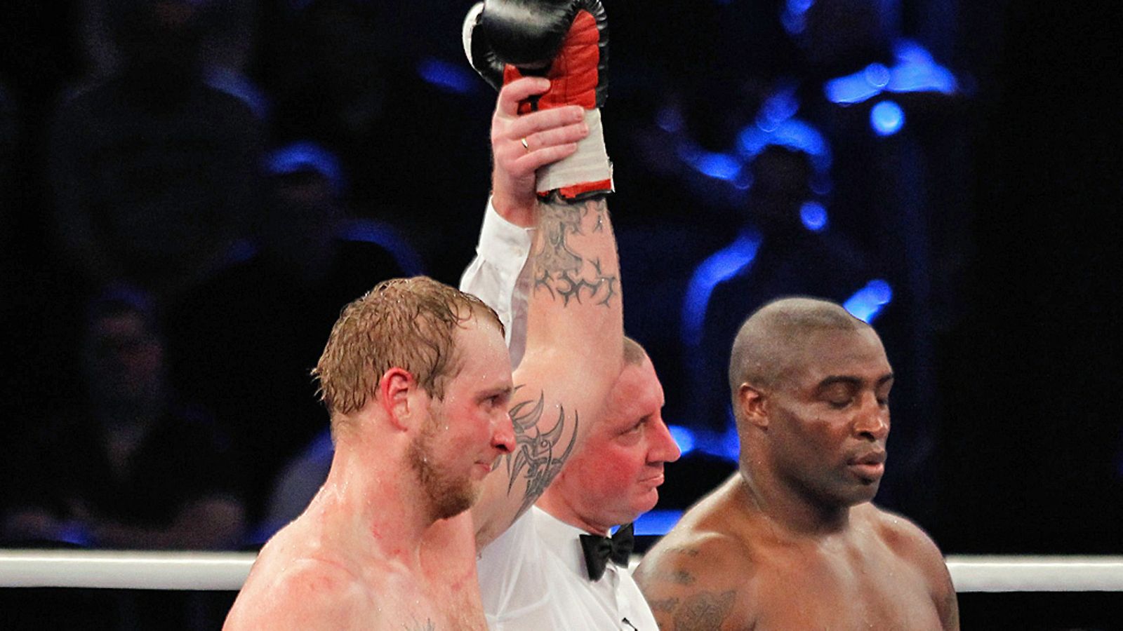 Robert Helenius voitti Michael Sprottin tuomariäänillä.