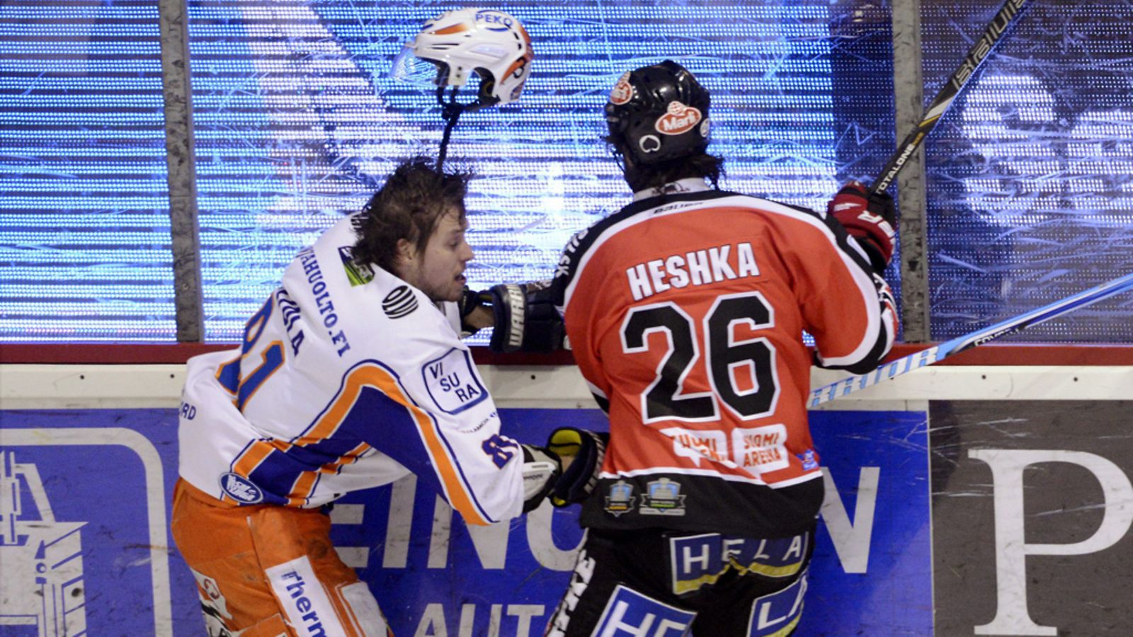 Jukka Peltola (vas.), Shaun Heshka