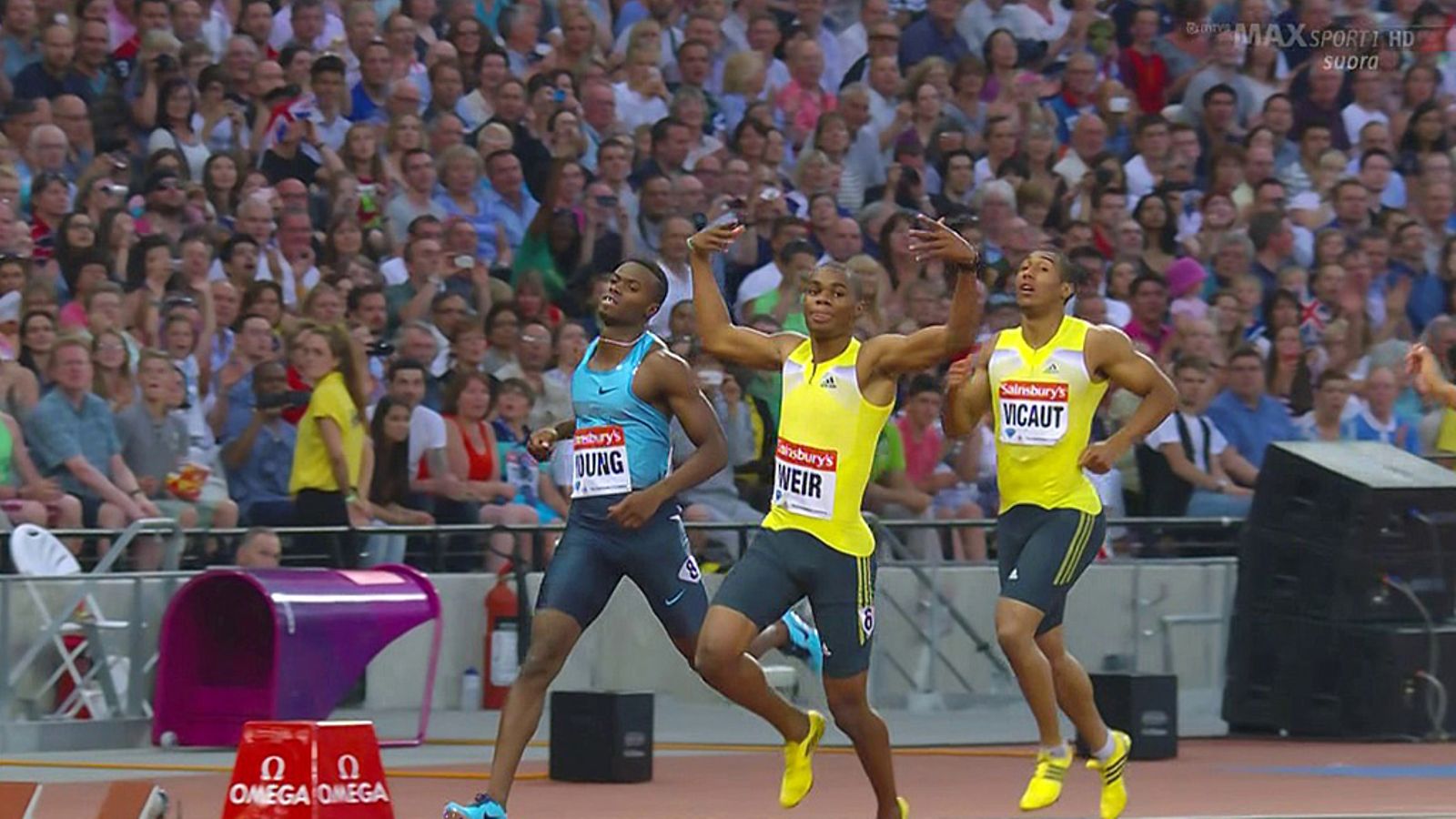 Warren Weir tuulettaa Lontoon 200 metrin voittoa.