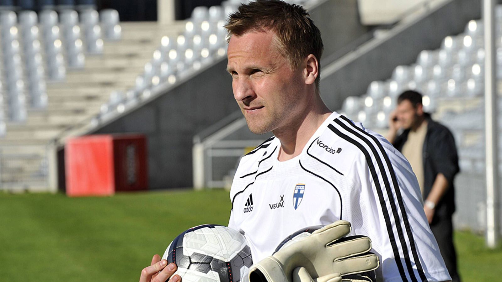 Antti Niemi maajoukkuevermeissä.