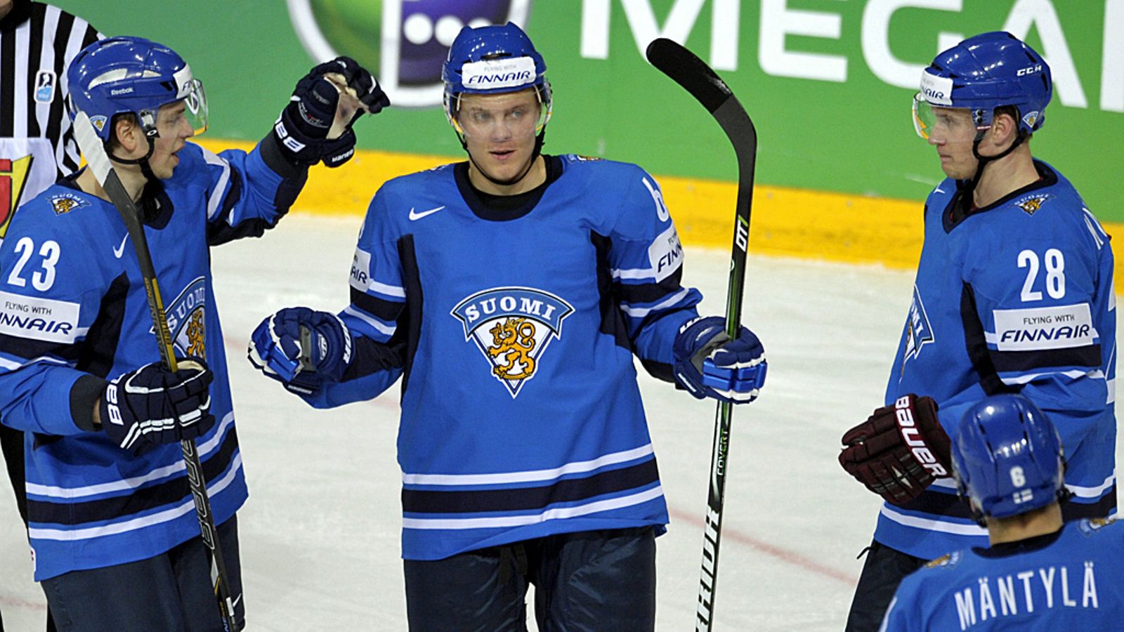 Mikael Granlund (kesk.), Sakari Salminen ja Lauri Korpikoski.