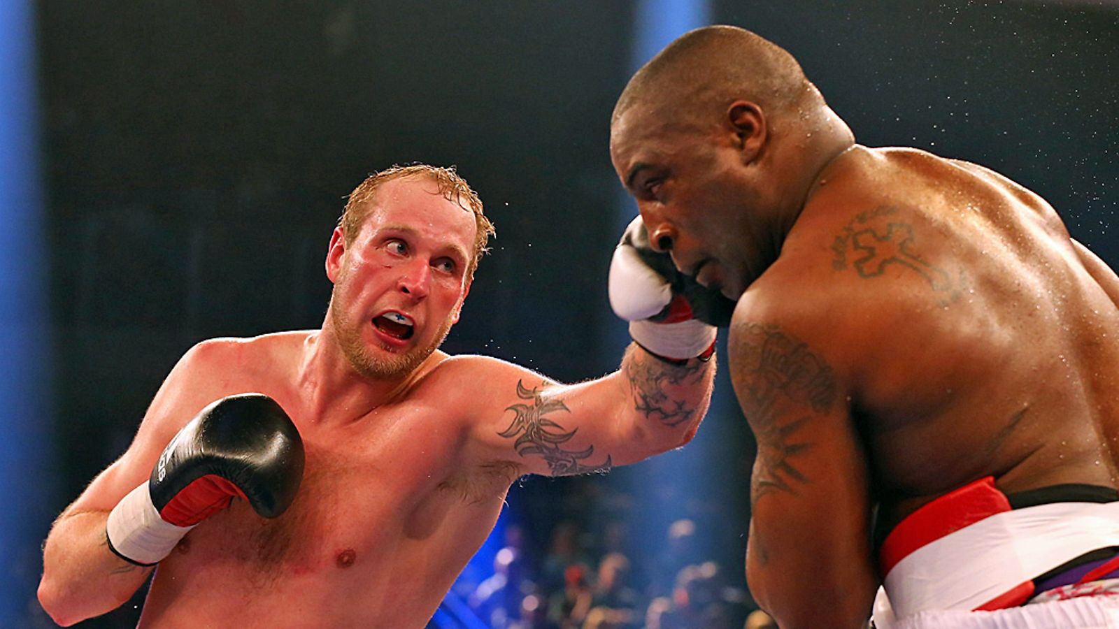 Robert Helenius voitti Michael Sprottin tuomariäänillä.