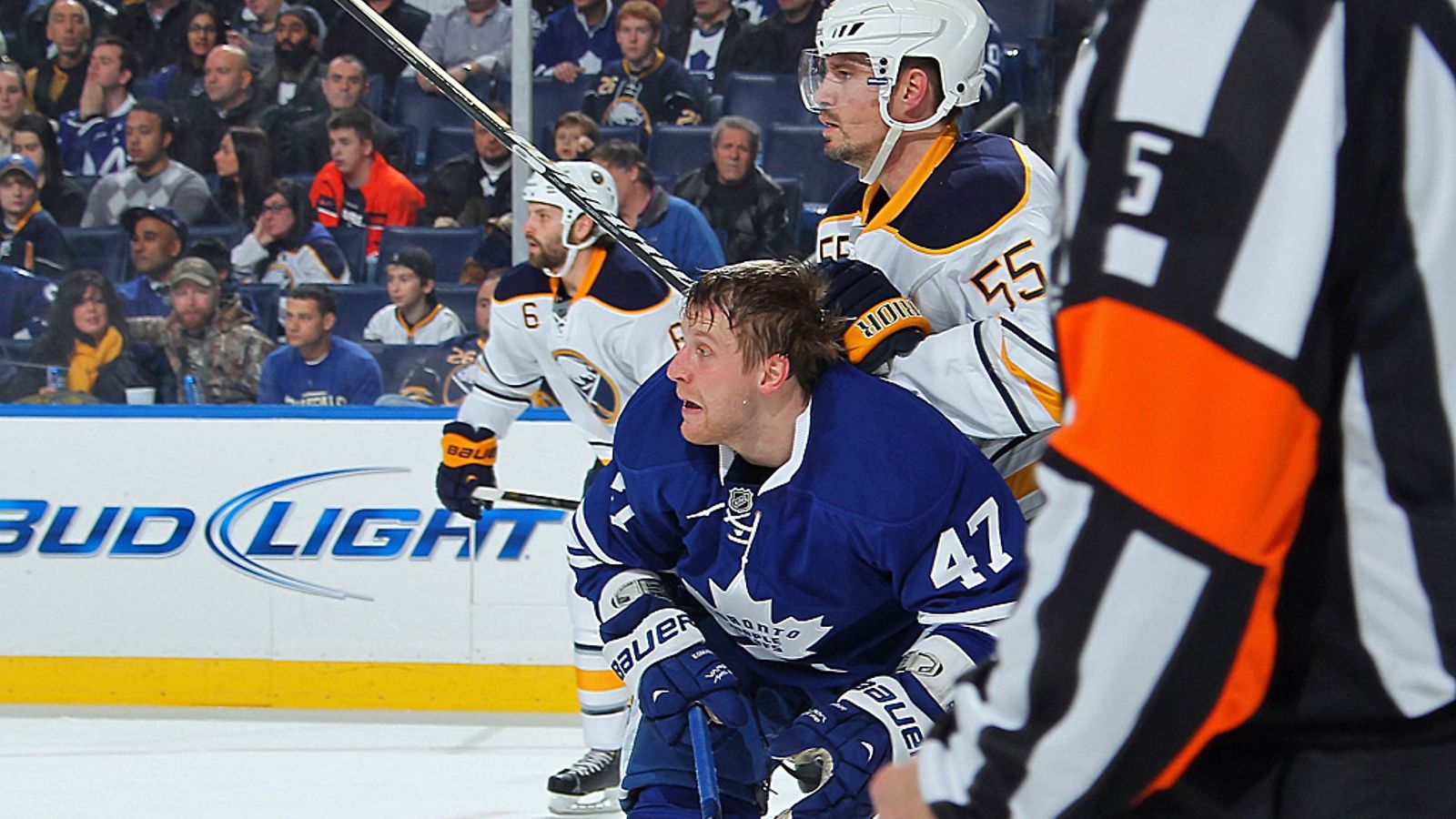 Leo Komarov omalla alueellaan.