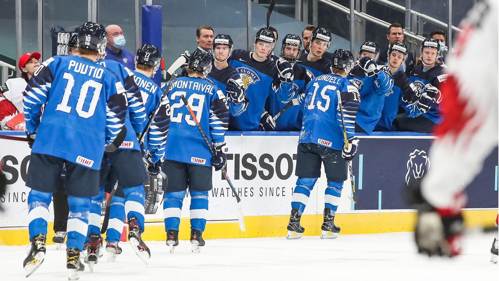 U20, MM2021, Suomi, Sveitsi, 27122020, 1–0-maali, FIN15 Lundell Anton, maalijuhla, juhlintaa-112