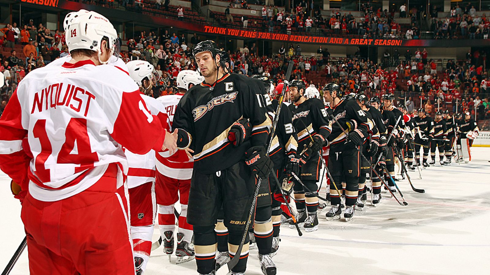 Ryan Getzlaf johdatti Ducksin surulliseen kättelyyn.