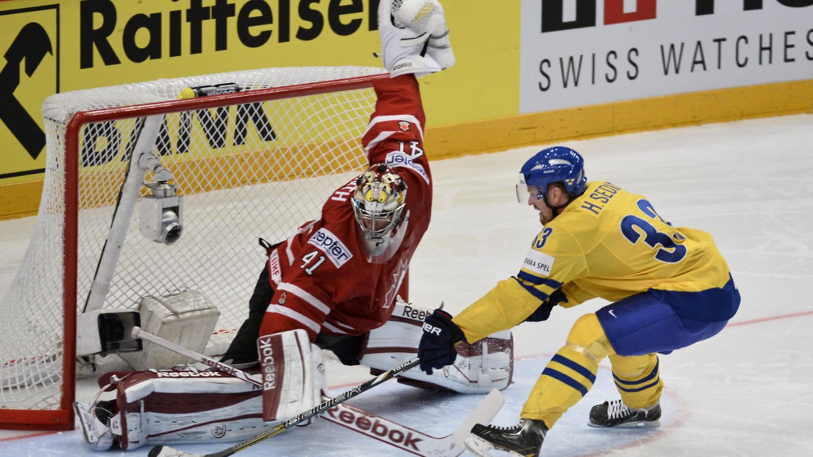 Henrik Sedin (oik.), Mike Smith
