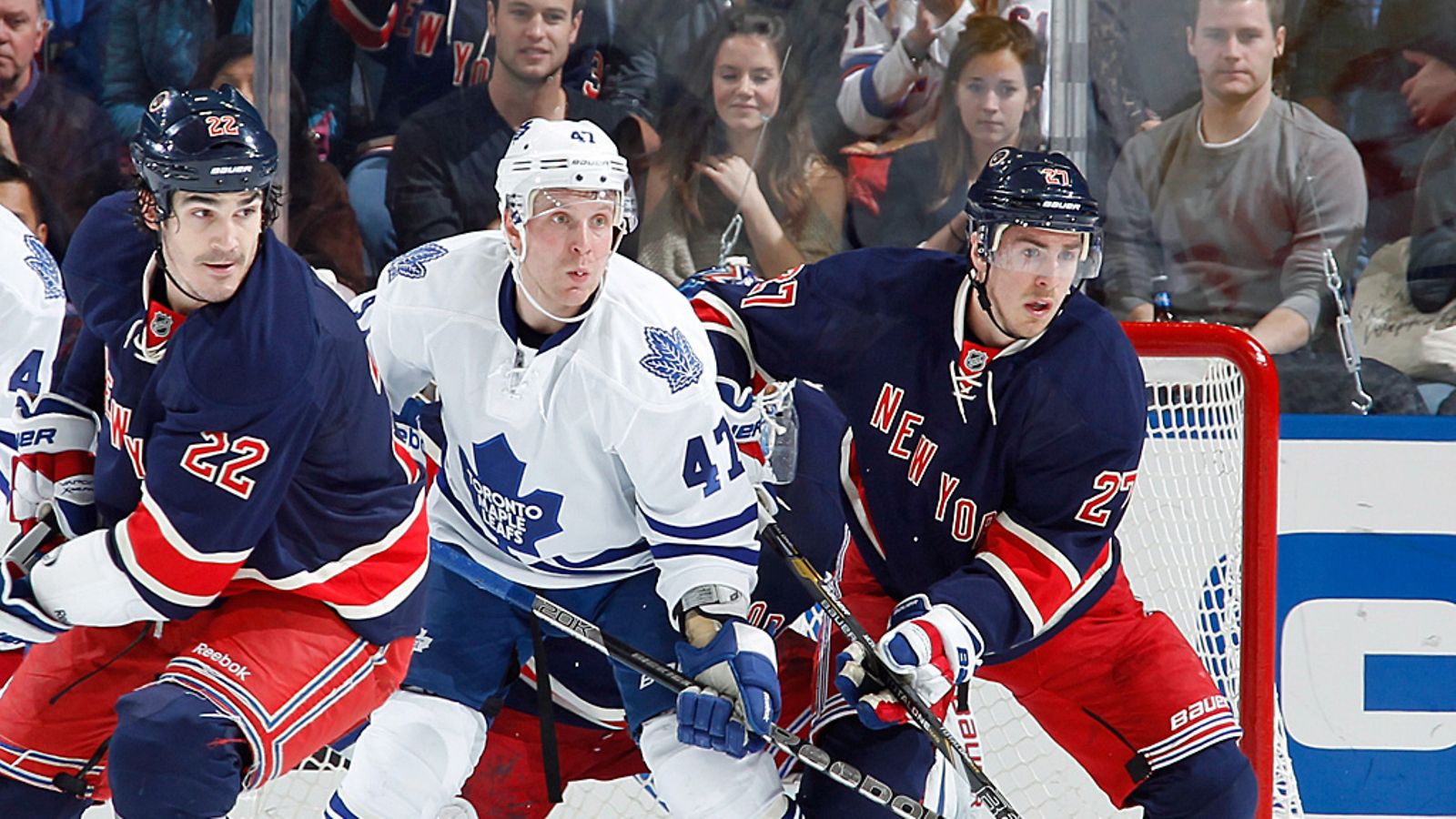 Leo Komarovilla on NHL:ssäkin tuttu paikka, maalin edessä.