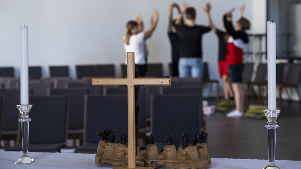 Nuoret hakeutuvat kirkkoon – piispa ja somepastori kertovat miksi