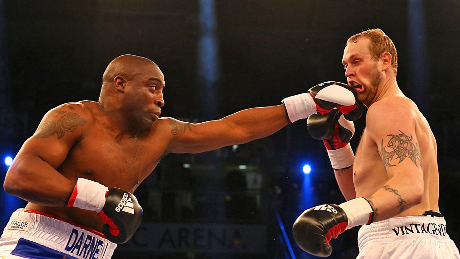 Robert Helenius voitti Michael Sprottin tuomariäänillä.