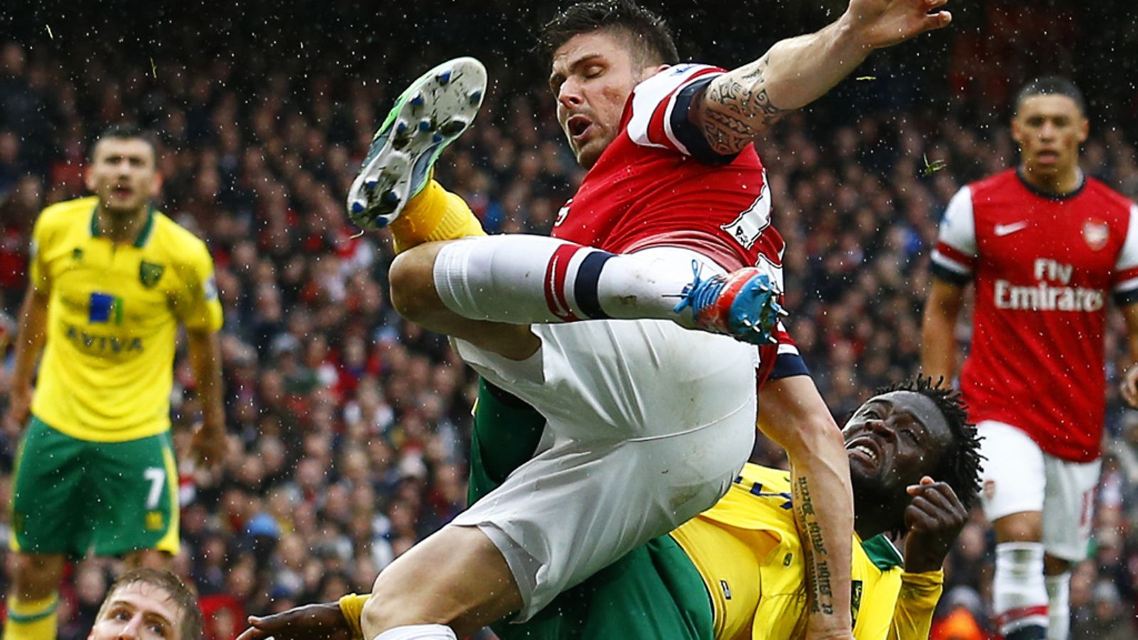 Olivier Giroud (edessä), Kei Kamara