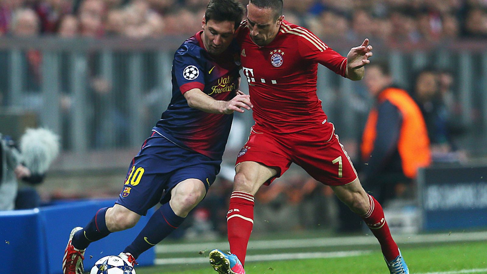 Lionel Messi ja Franck Ribery vääntävät Champions Leaguessa.