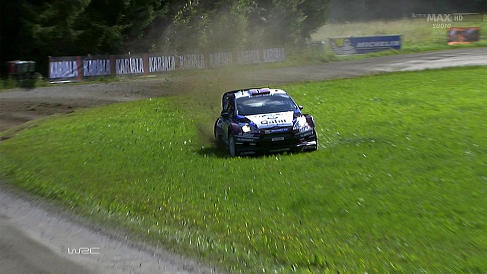 Mads Östberg oikaisi nurmikon kautta.