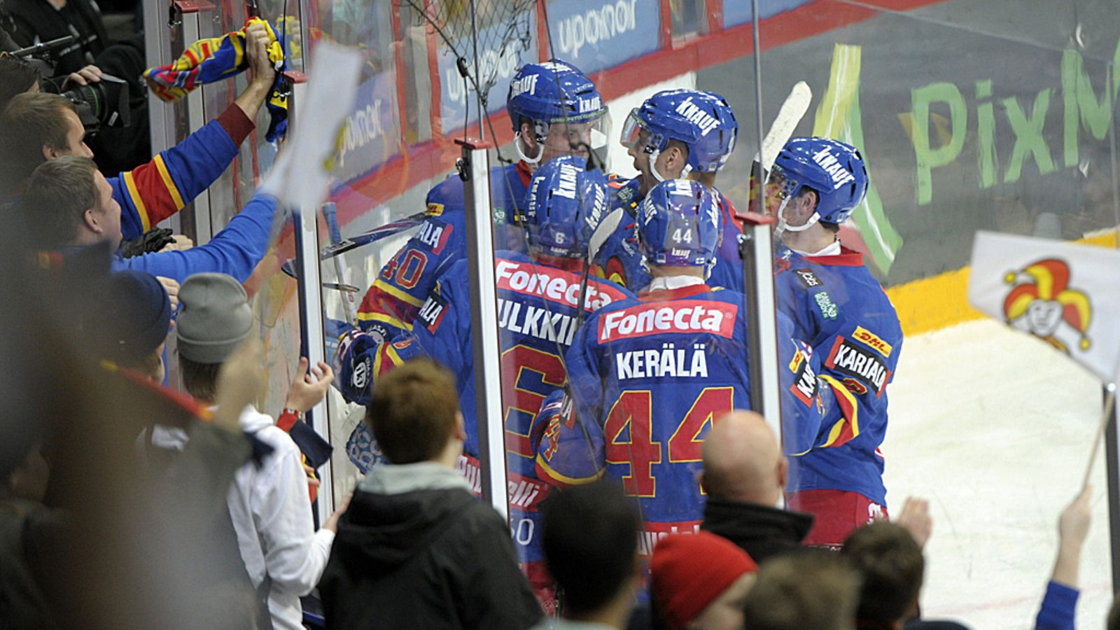 Jokerit juhlivat Markus Nordlundin maalia.