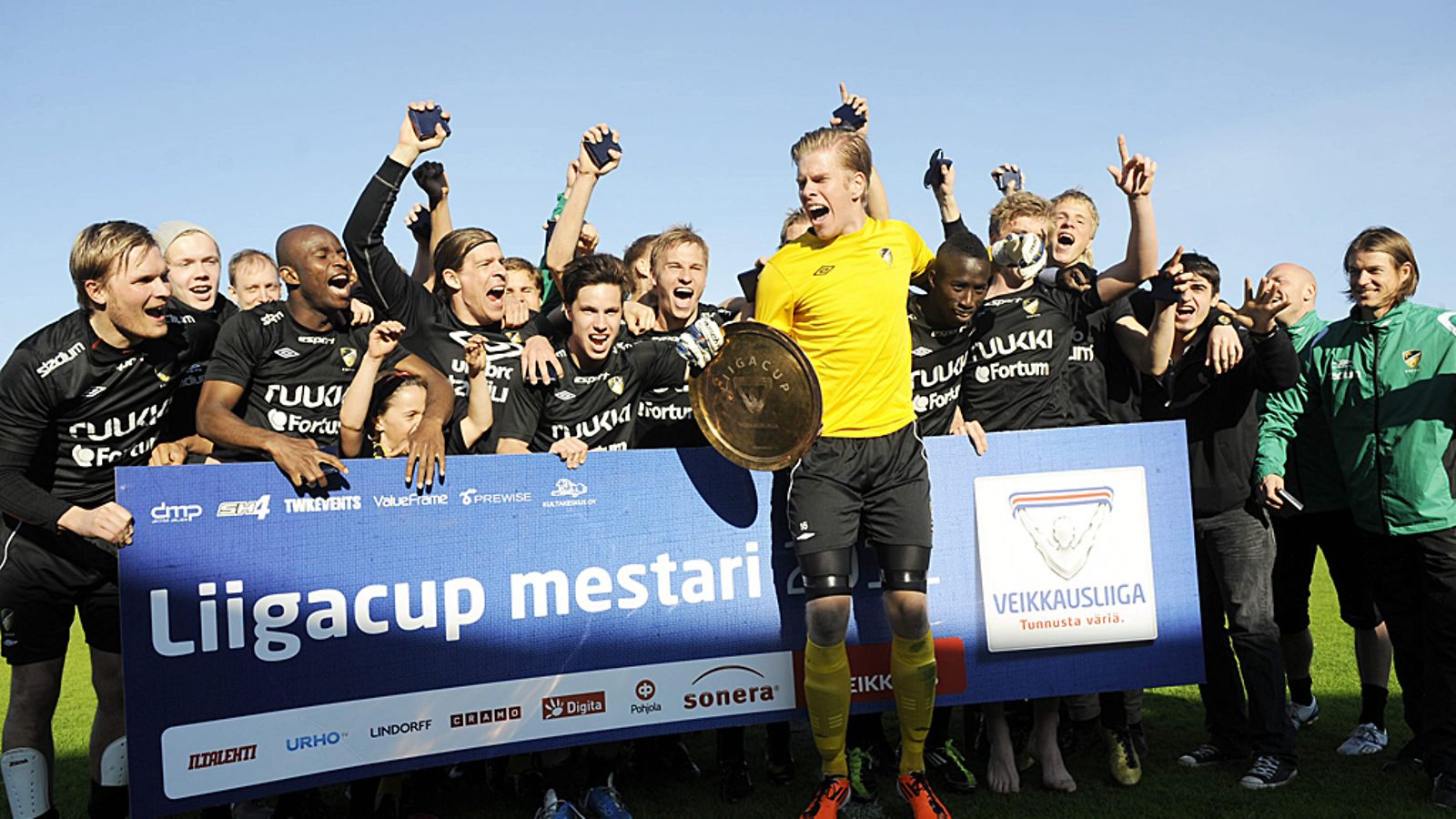 Kauden 2011 liigacupin voitti FC Honka.
