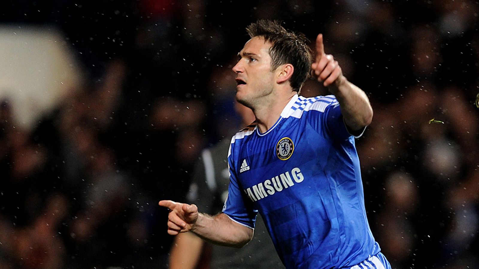 Frank Lampard tuulettaa maaliaan.