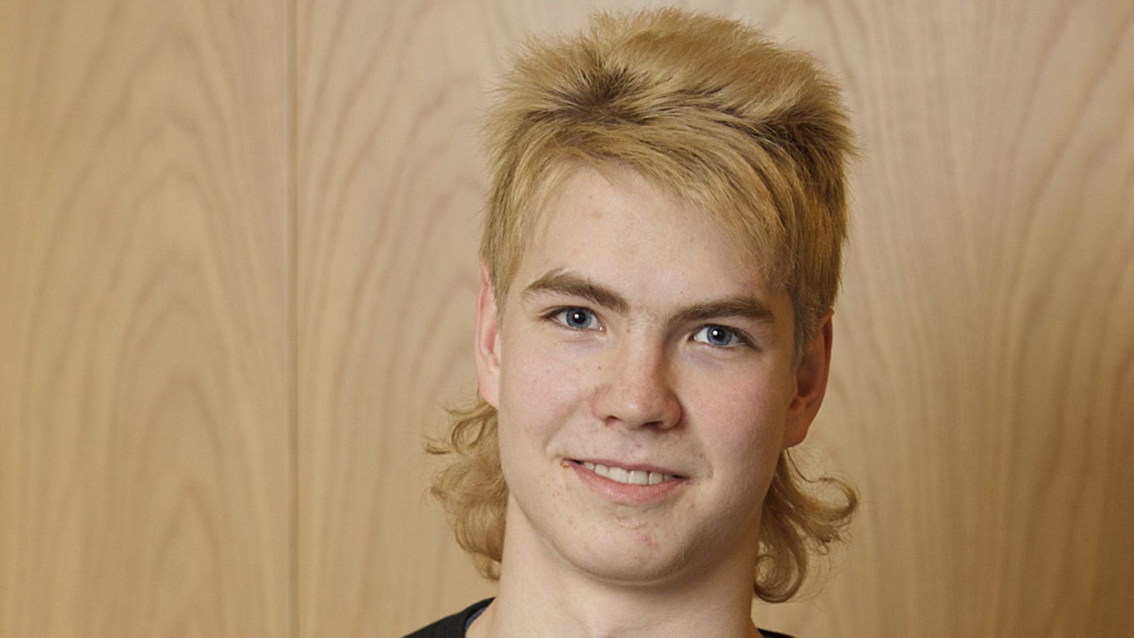 Samu Perhosen tukkamuotia keväältä 2011