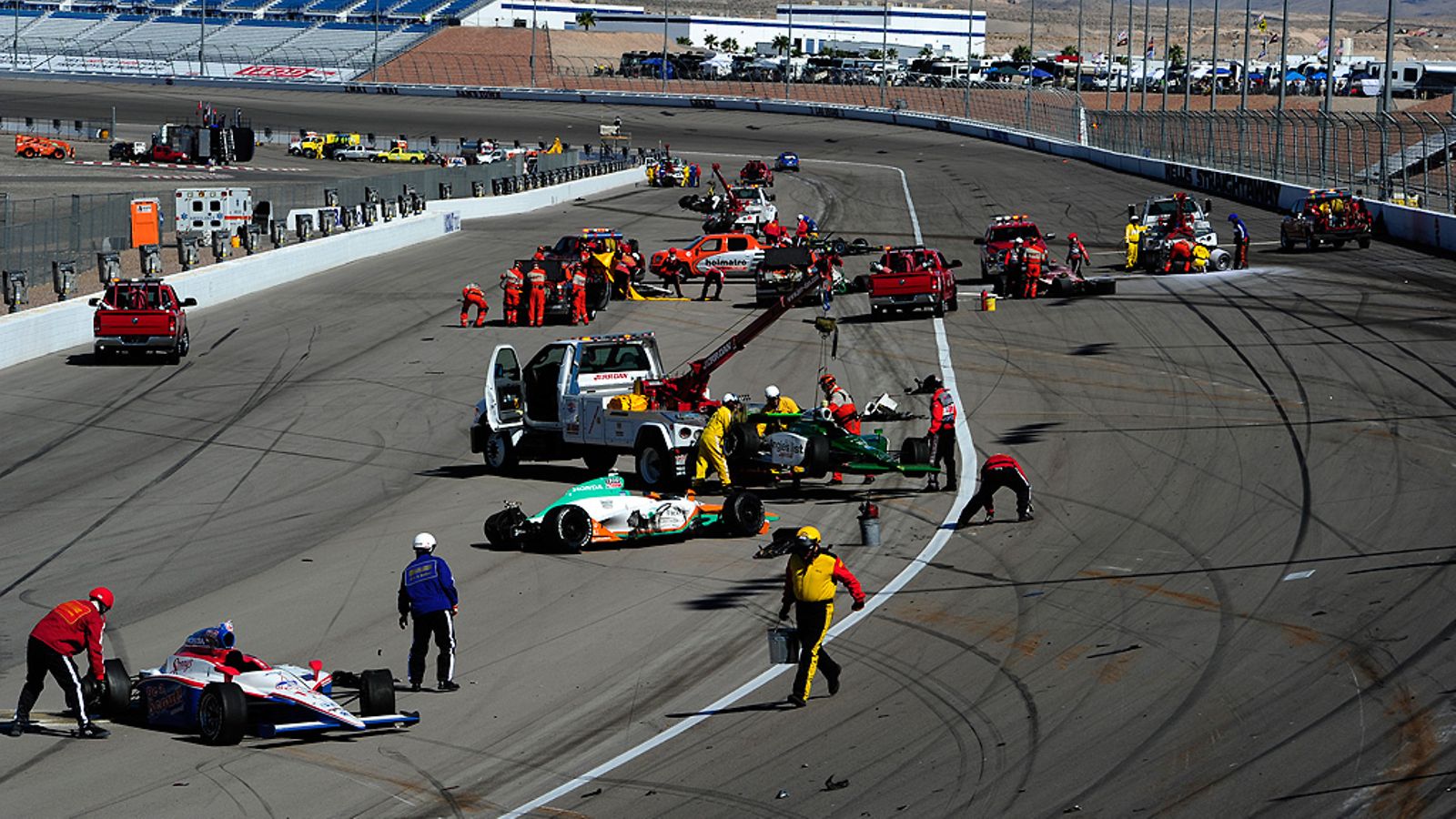 Indycar-sarjan päätöksessä nähtiin hurja kolari.