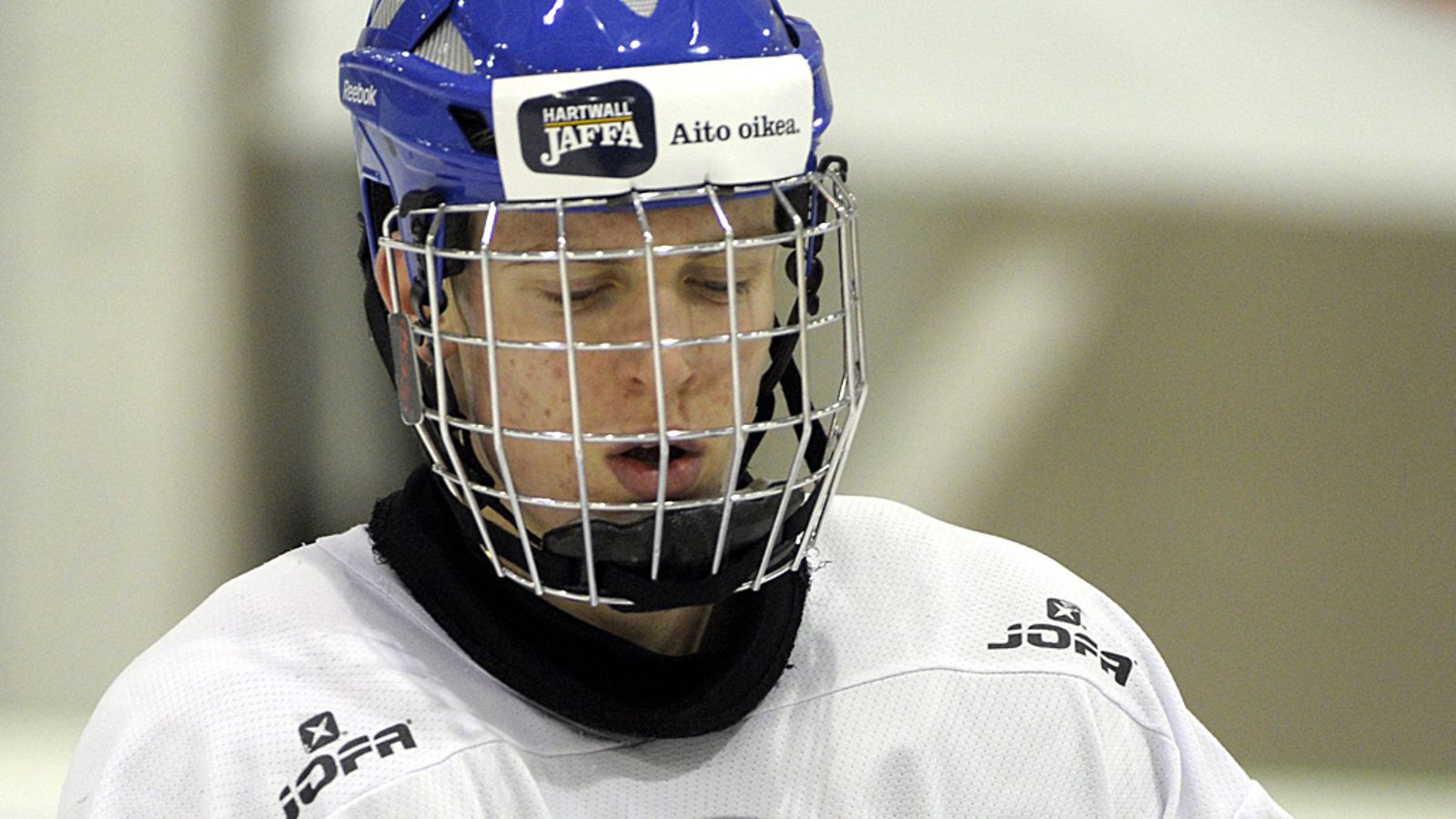 Rasmus Ristolainen valmistautumassa nuorten MM-kisoihin.
