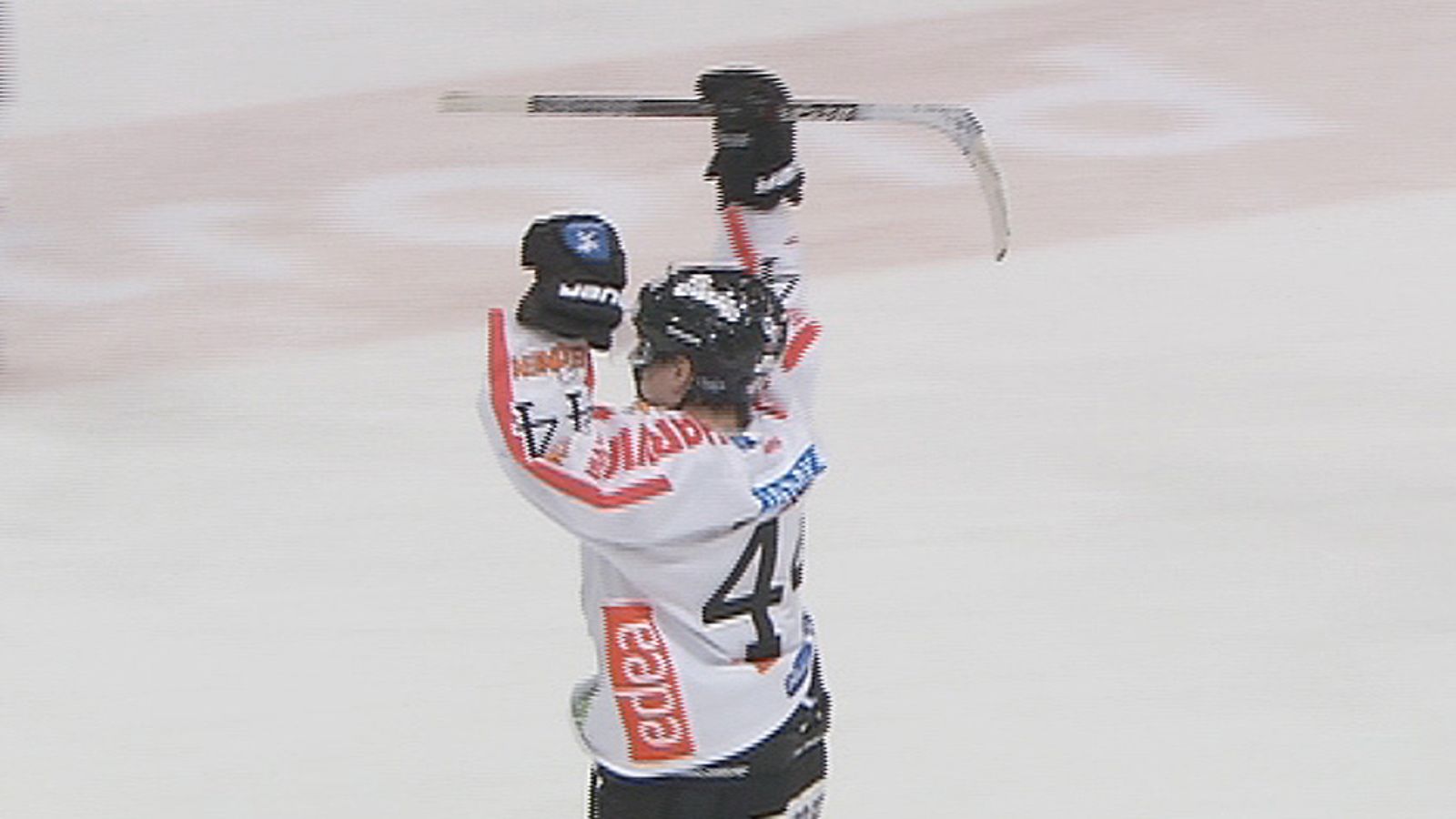 Sami Vatanen tuulettaa maalia.