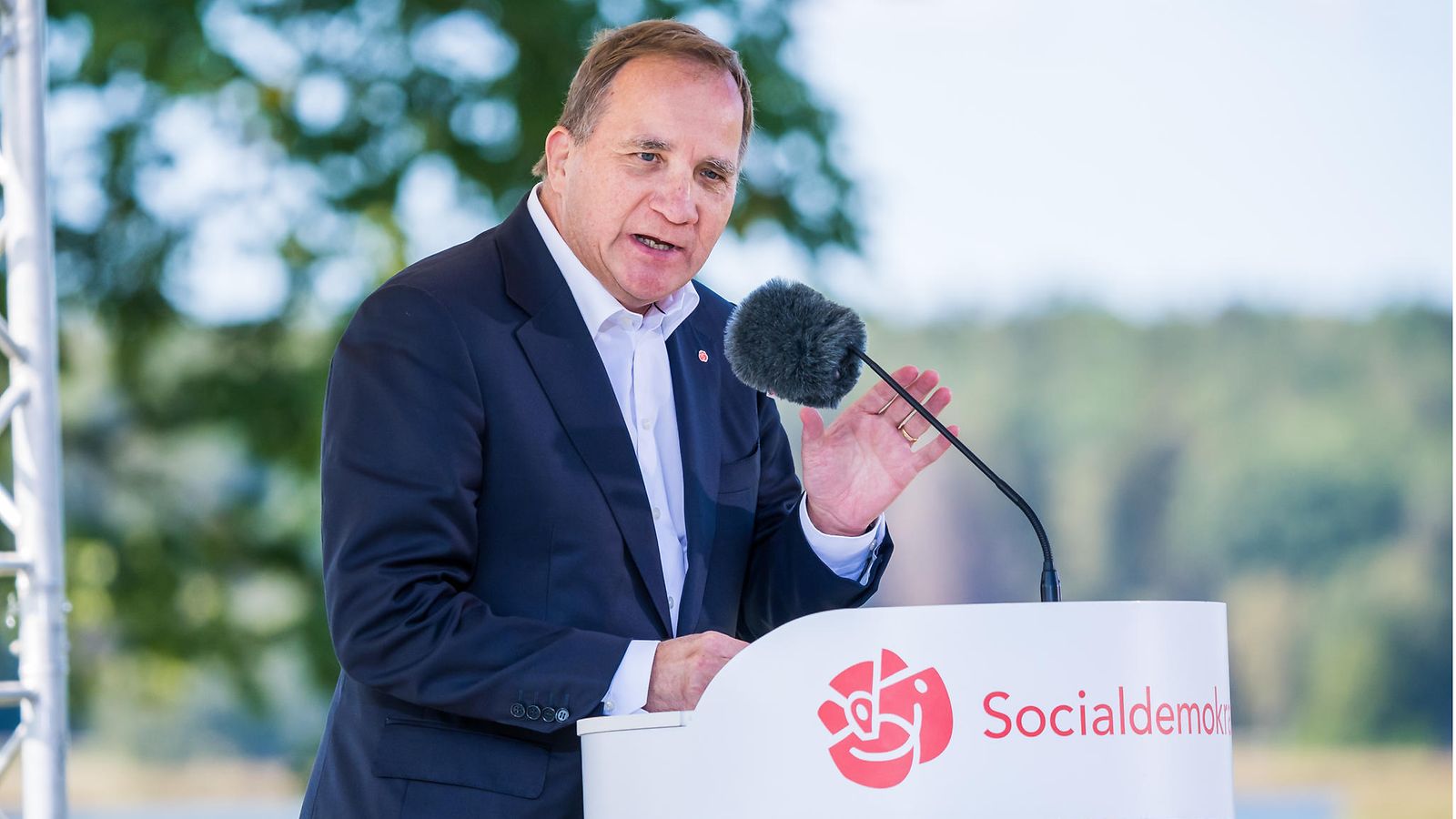 2208 Stefan Löfven ero AOP