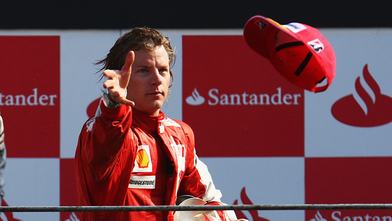 Kimi Räikkönen Italian GP:n podiumilla.
