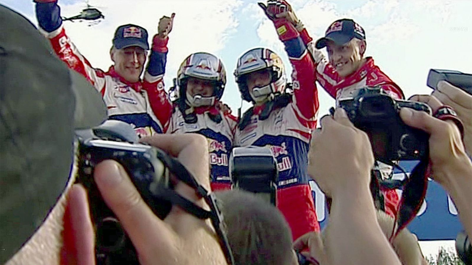 Citroenin kaksoisvoiton juhlintaa: Jarmo Lehtinen, Daniel Elena, Sebastien Loeb ja Mikko Hirvonen.