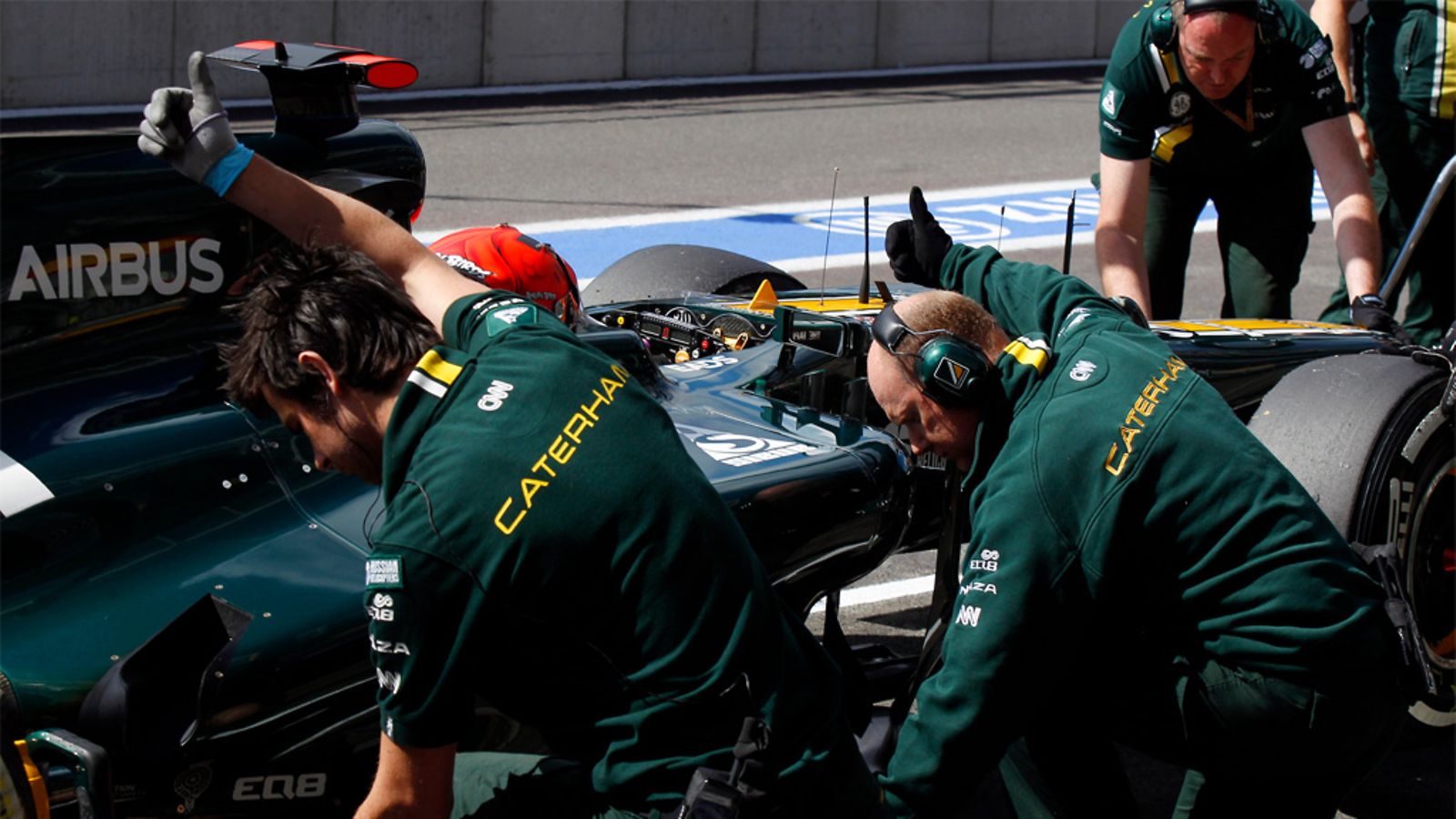 Heikki Kovalainen varikolla