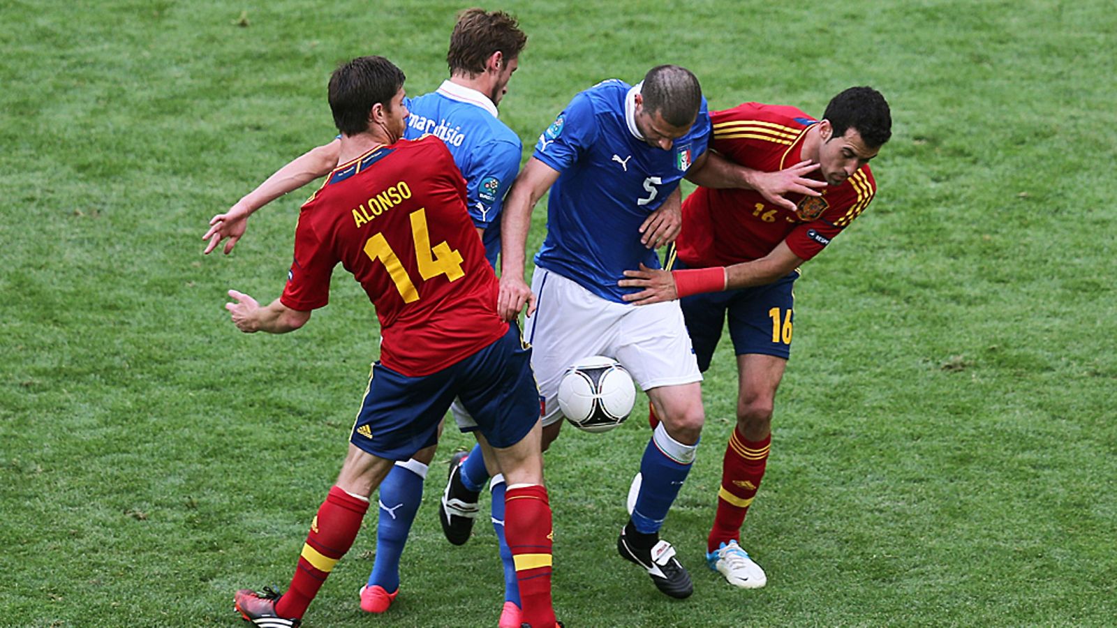 Espanja ja Italia ottivat yhteen jo alkusarjassa EM-kisoissa.