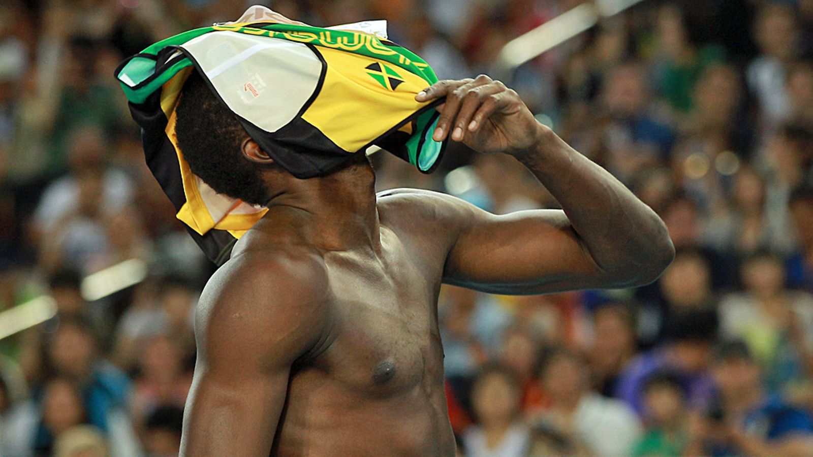 Maailma pysähtyi näihin kuviin, kun Usain Bolt otti MM-kisoissa varaslähdön.