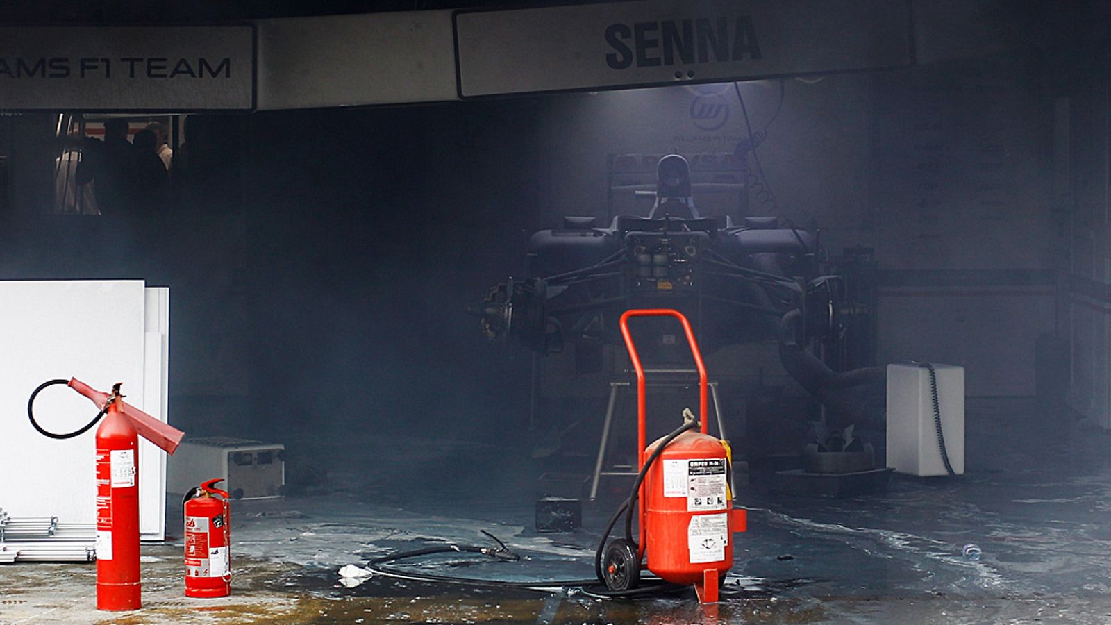 Bruno Sennan auto oli varikkopilttuussa tulipalon riehuessa