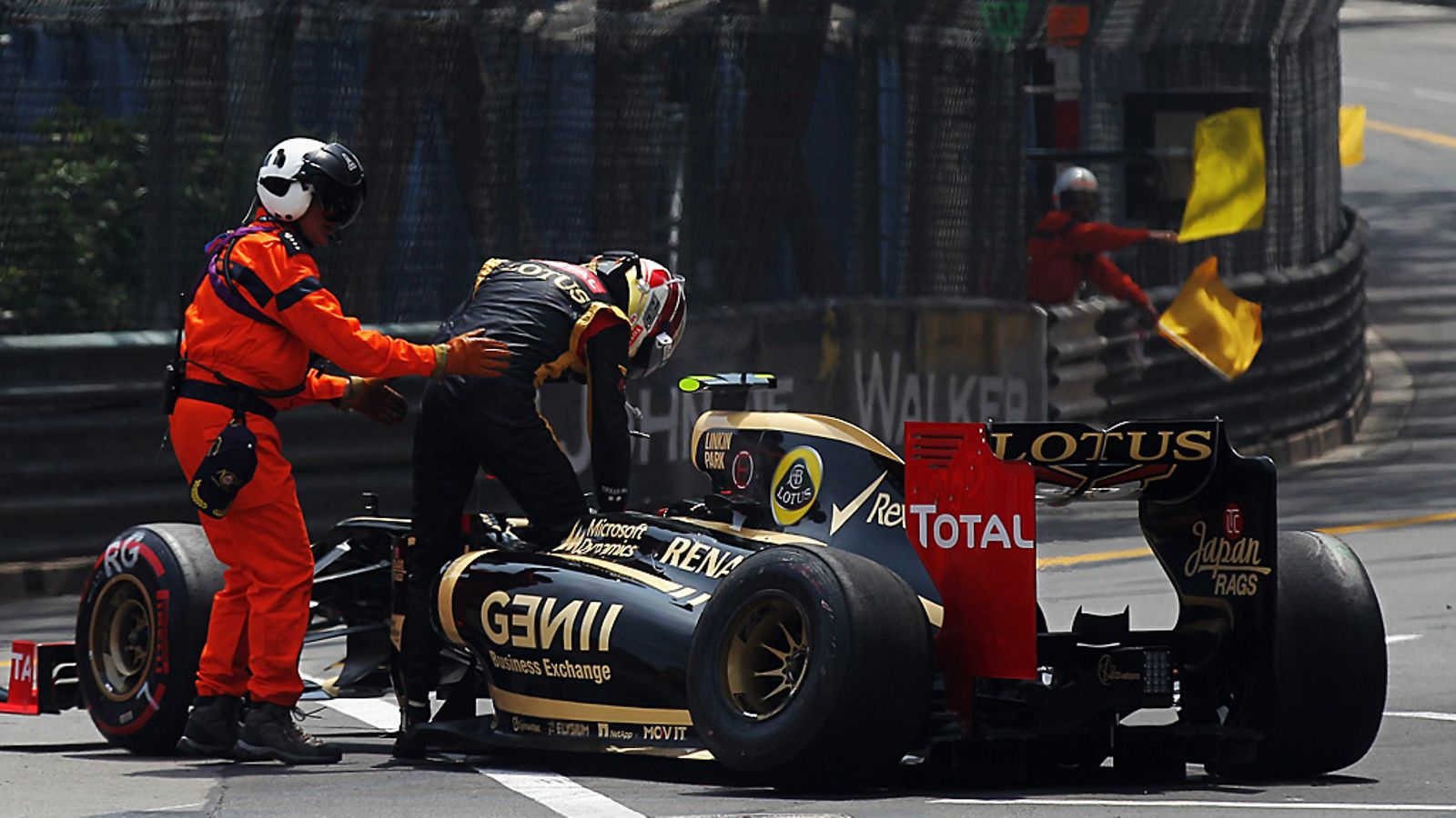 Romain Grosjean keskeytti avausmutkan kolariin