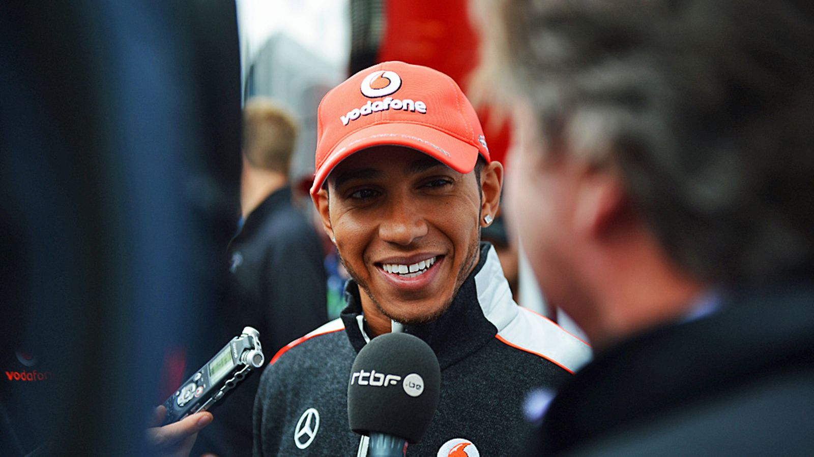 Lewis Hamilton pääsi härnäämään Sebastian Vetteliä.