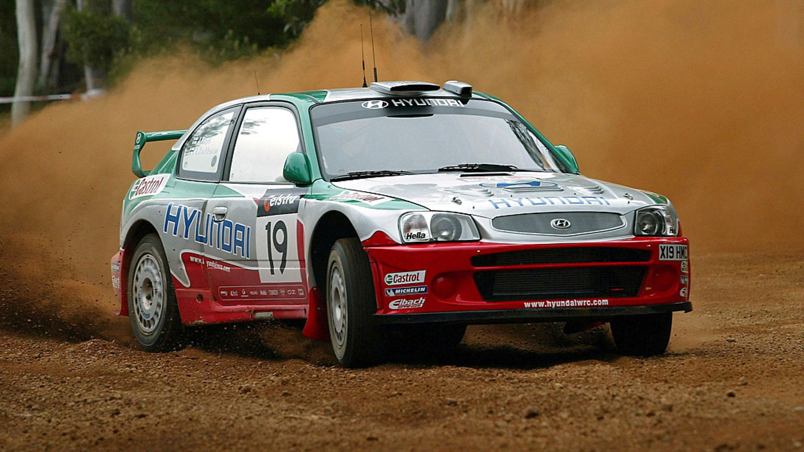 Juha Kankkunen puski Hyundain Accent WRC-autolla Australiassa vuonna 2002.