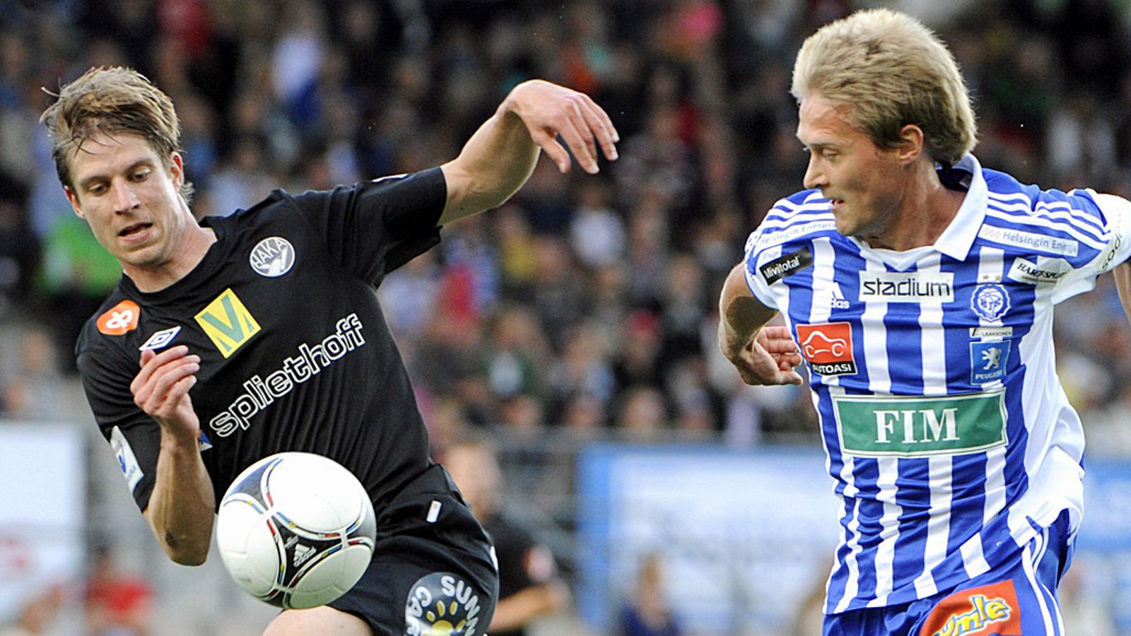Hakan Sami Sanevuorija ja HJK:n Akseli Pelvas.
