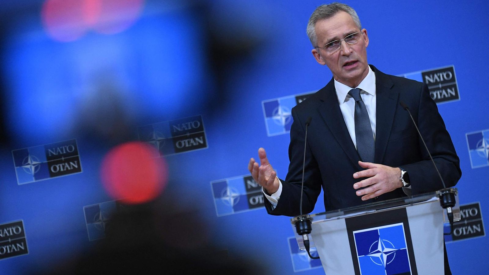 Naton pääsihteeri Jens Stoltenberg piti tiedotustilaisuuden 7. tammikuuta 2022.