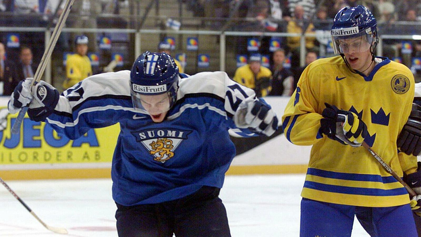 Juha Lind ihastutti Leijona-paidassa 90-luvun puolivälistä 2000-luvun alkuun. Hän erikoistui MM-kisoissa 1999 ja 2000 Ruotsin kaatajana.