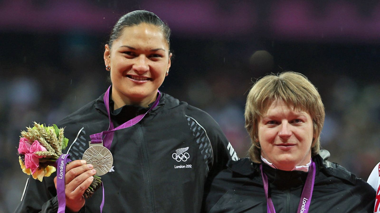 Valerie Adamsilta (vas.) ei heru sympatiaa Nadezja Ostaptshukille.