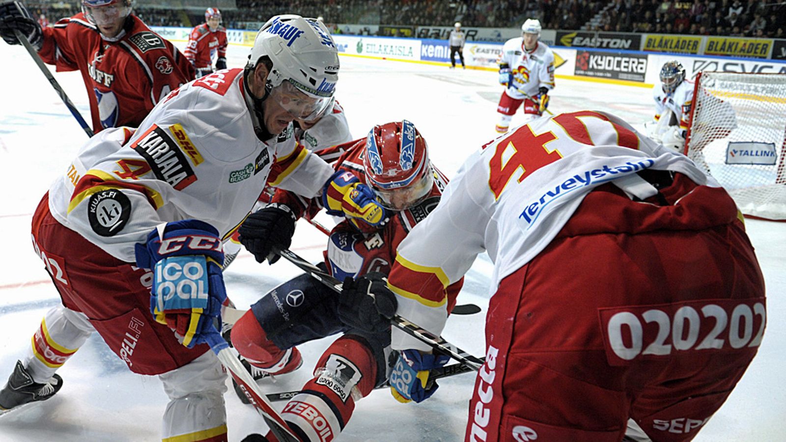 HIFK-pomo haluaa nähdä rehtiä taistelua. Viime kaudella sitä tekivät HIFK:n Ville Peltonen ja Jokereiden Ossi Väänänen sekä Markus Nordlund.