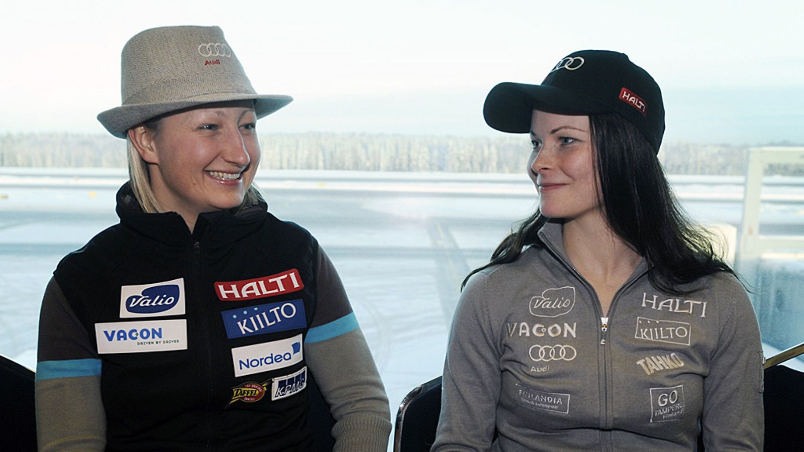 Tanja Poutiainen ja Sanni Leinonen.