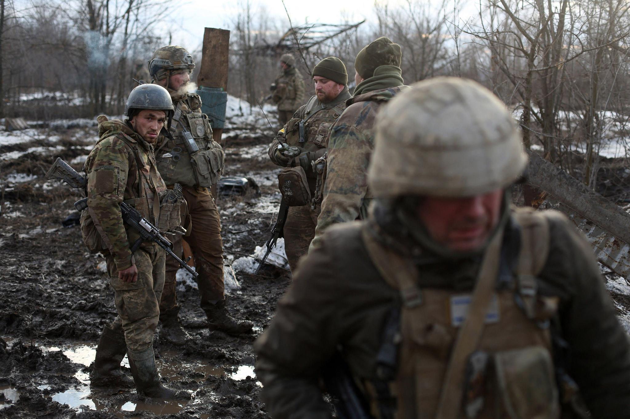 Ukrainan armeijan sotilaita Luhanskissa.