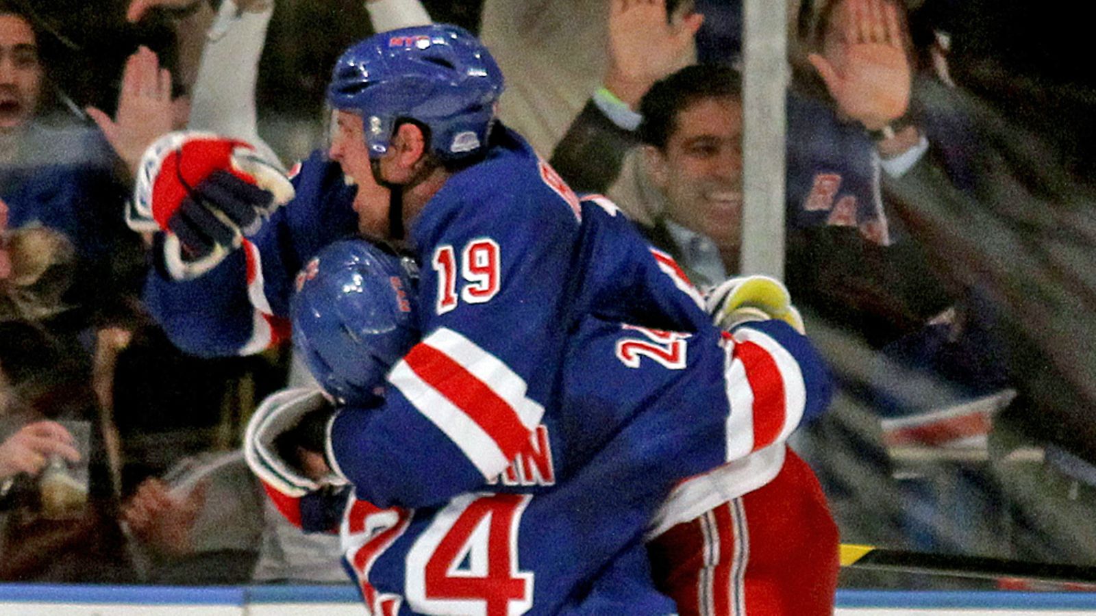 Brad Richards (nro. 19) otti ilon irti tasoitusmaalistaan.