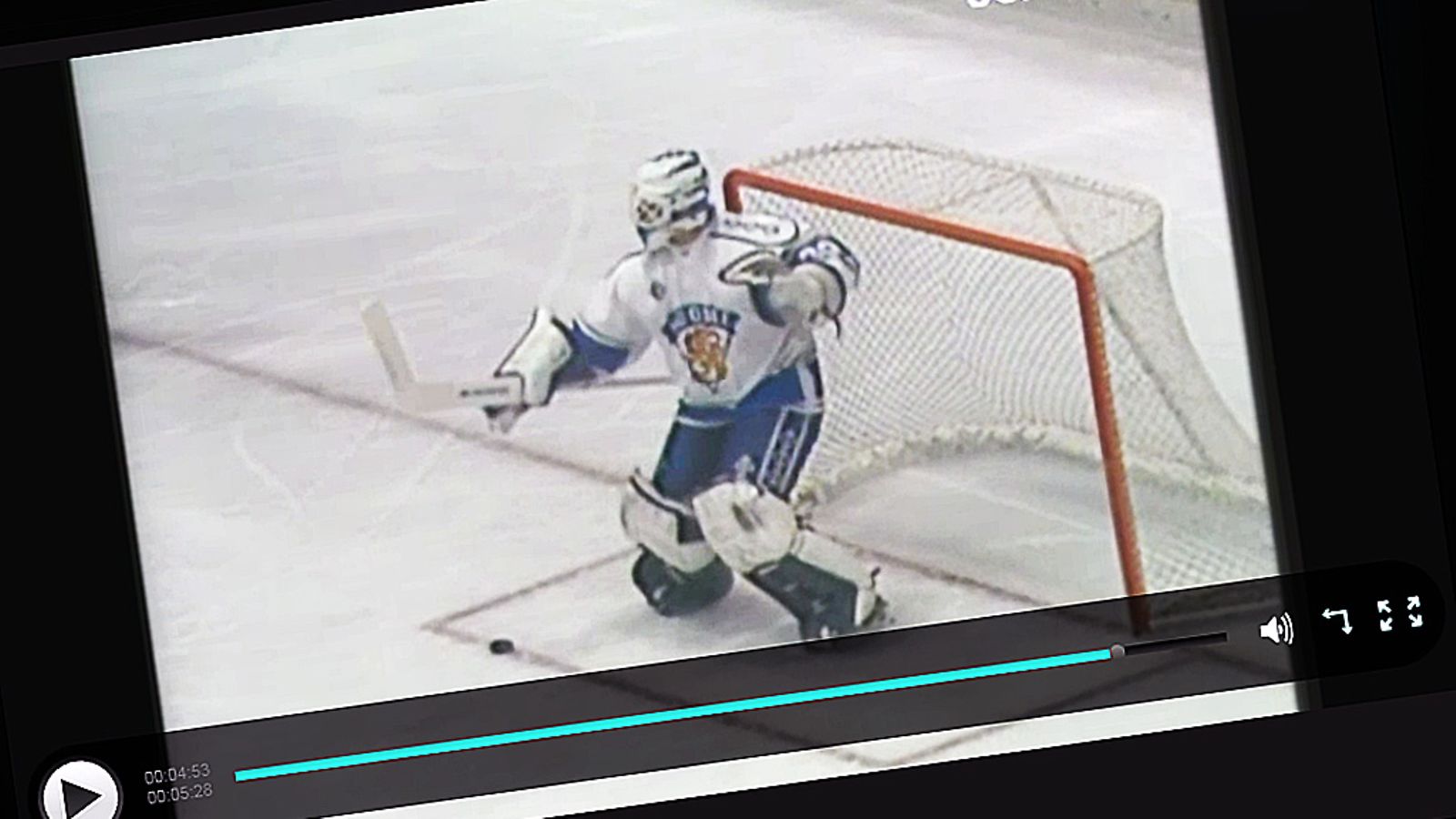 Markus Ketterer tuulettaa ensimmäistä MM-mitalia 1992.